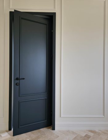 Ușă interior IN13 din tei masiv triplu-stratificat, finisaj gri antracit